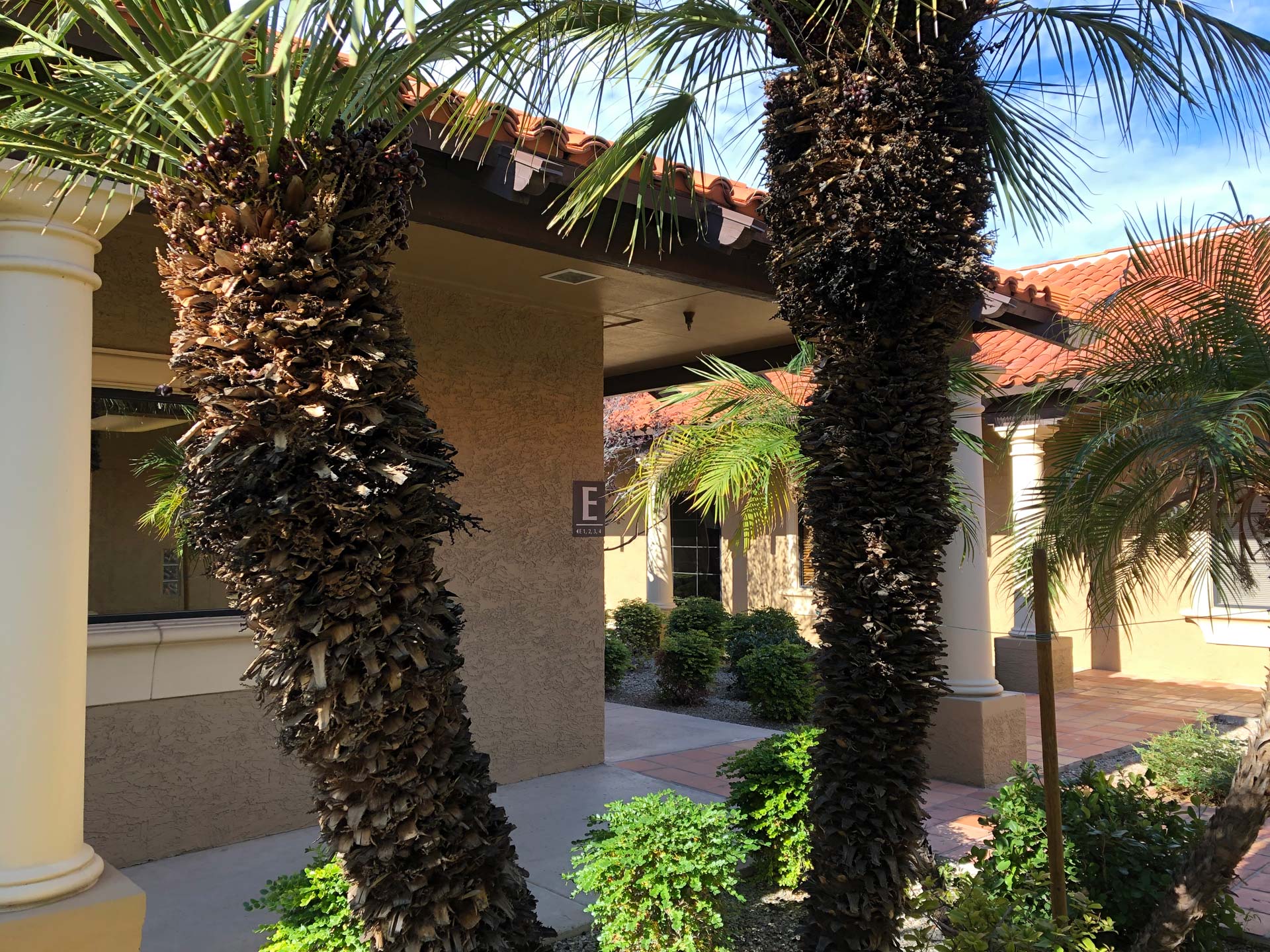 Picture of Sunshine Health Care Center front entrance